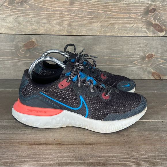Nike Shoes - Nike renew run sneakers